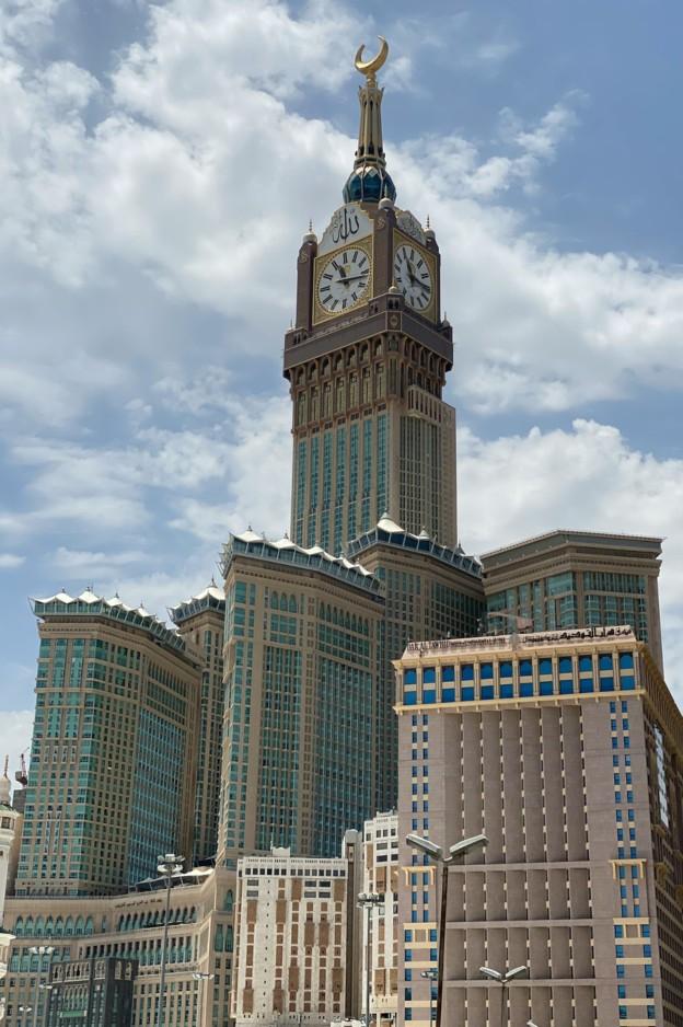 What is a managed IT service and is it right for a $100M–$500M UAE business?
